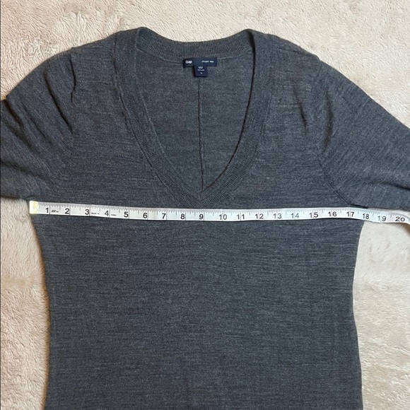 GAP 100% Wool Women’s Grey V-Neck Sweater sz L - Picture 7 of 11